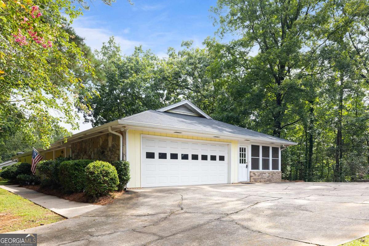 905 Hunterhill Drive