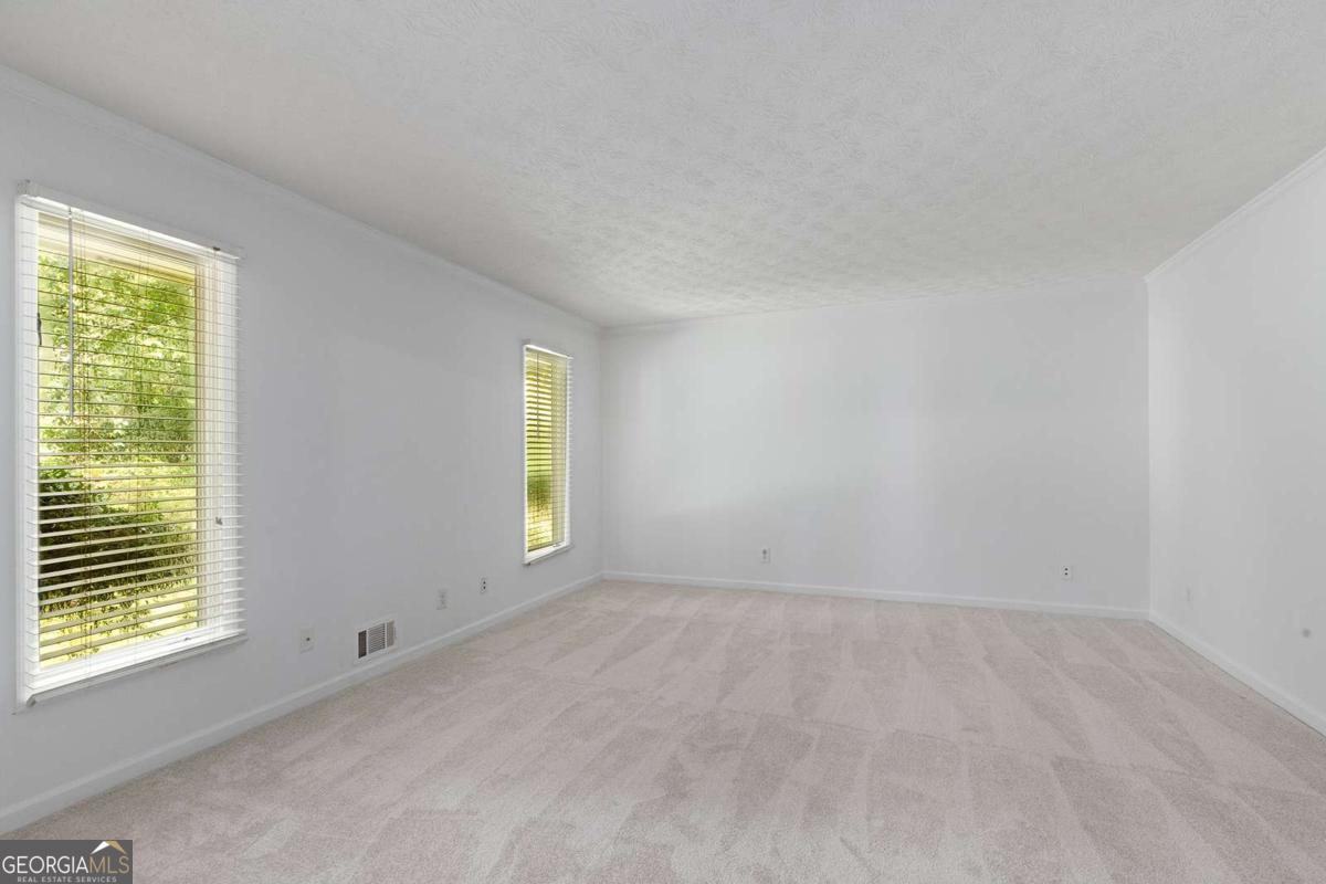 905 Hunterhill Drive