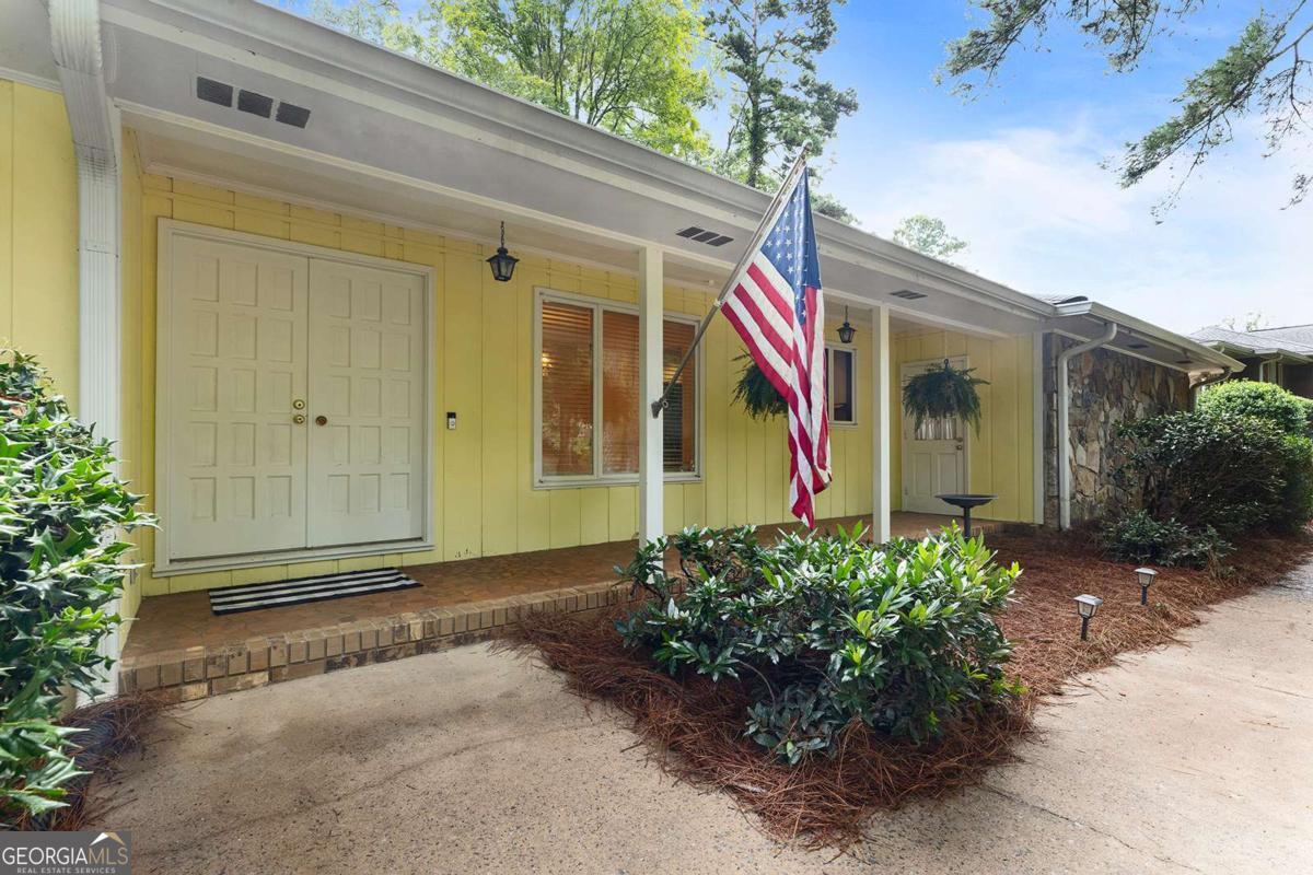905 Hunterhill Drive