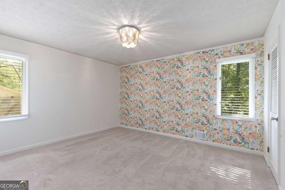 905 Hunterhill Drive
