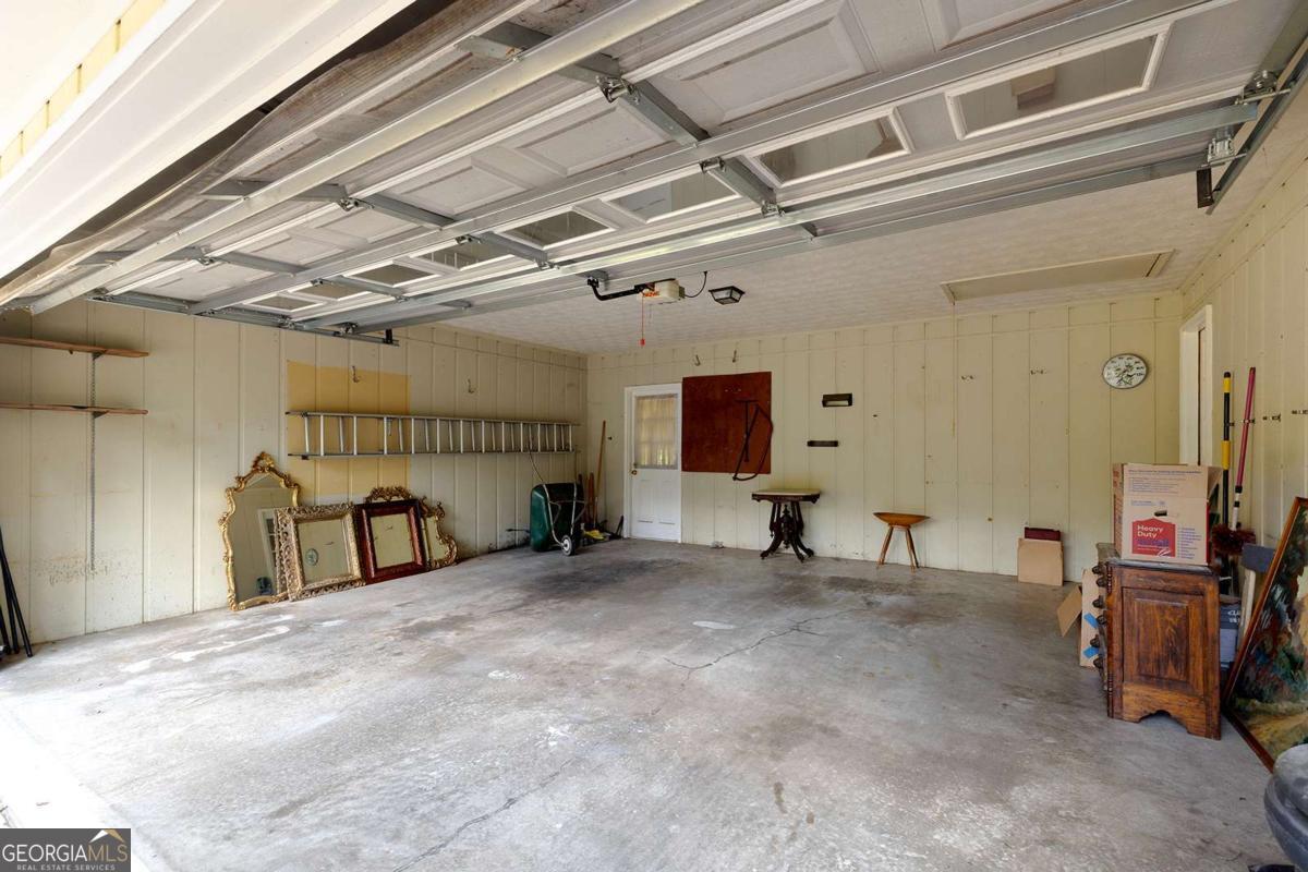905 Hunterhill Drive
