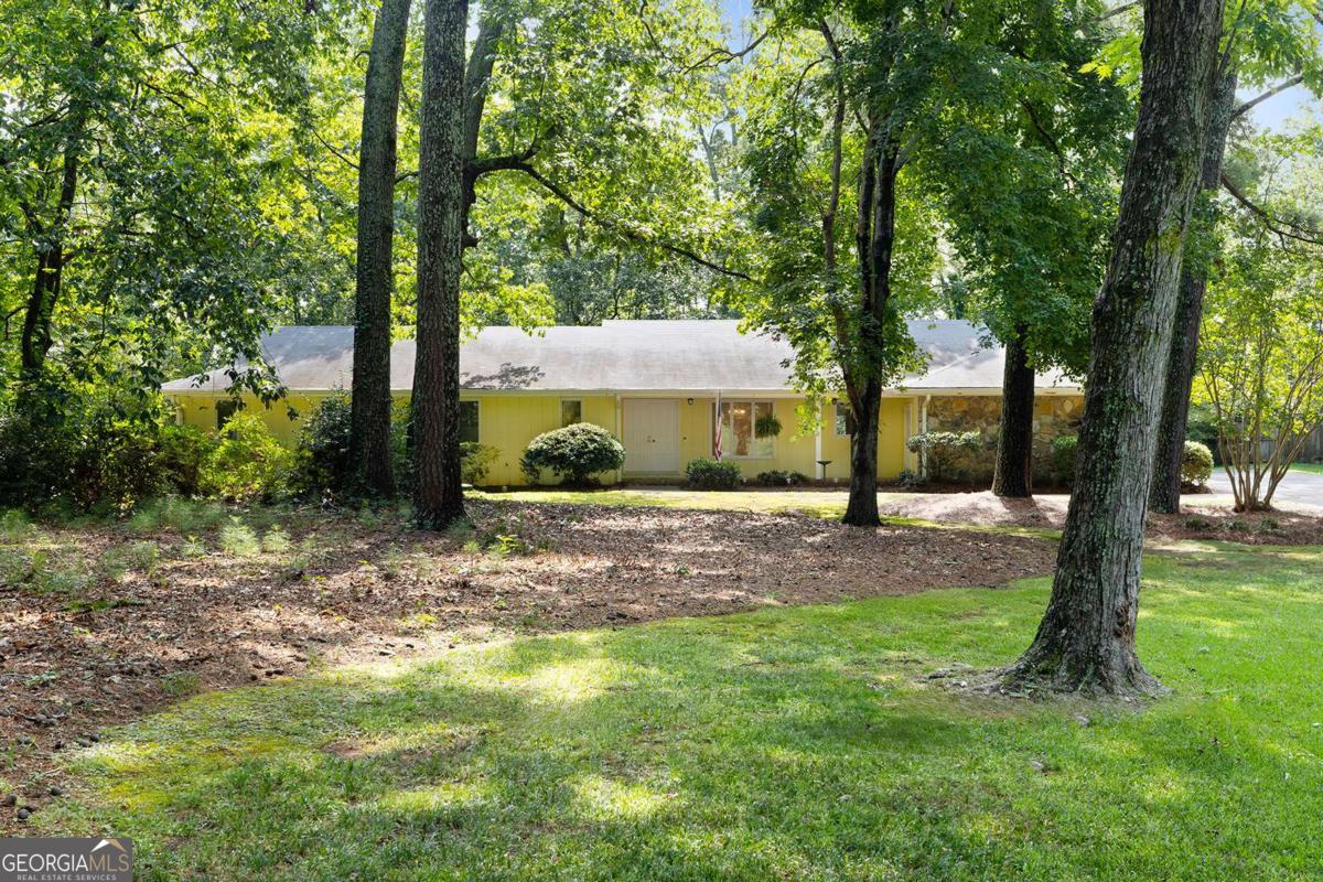 905 Hunterhill Drive