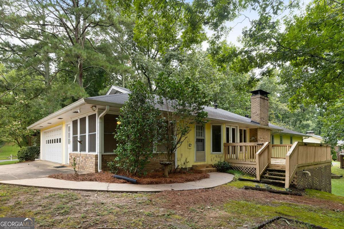 905 Hunterhill Drive