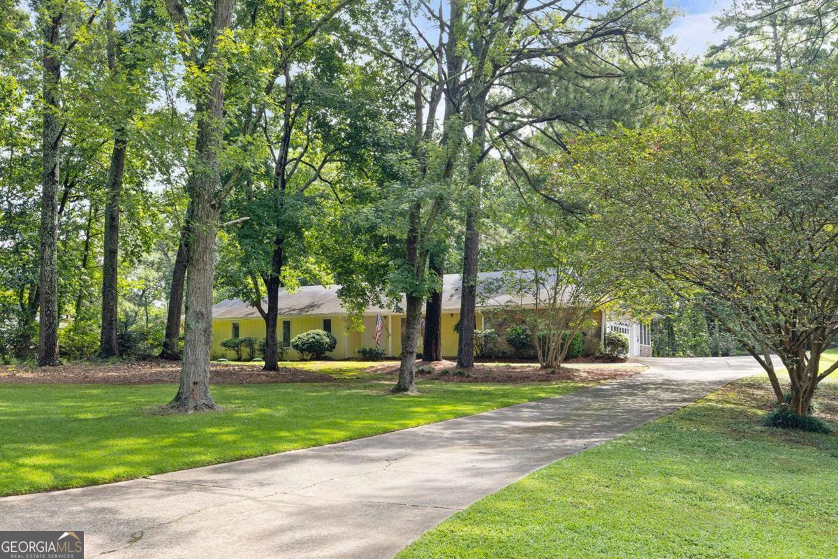 905 Hunterhill Drive