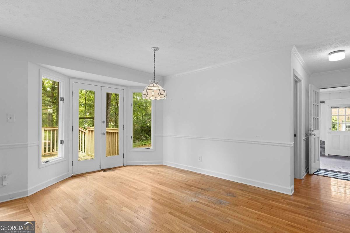 905 Hunterhill Drive