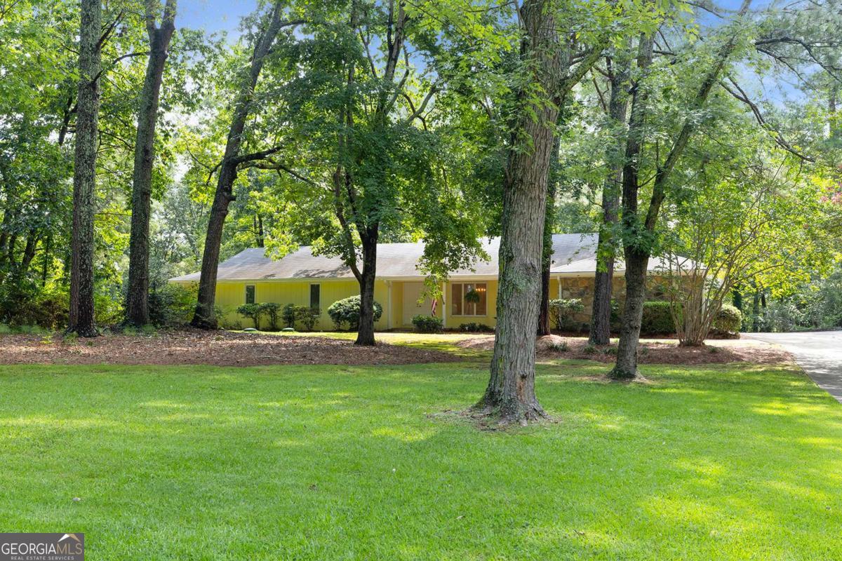 905 Hunterhill Drive