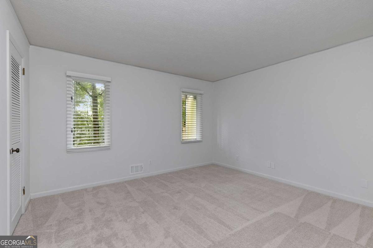 905 Hunterhill Drive