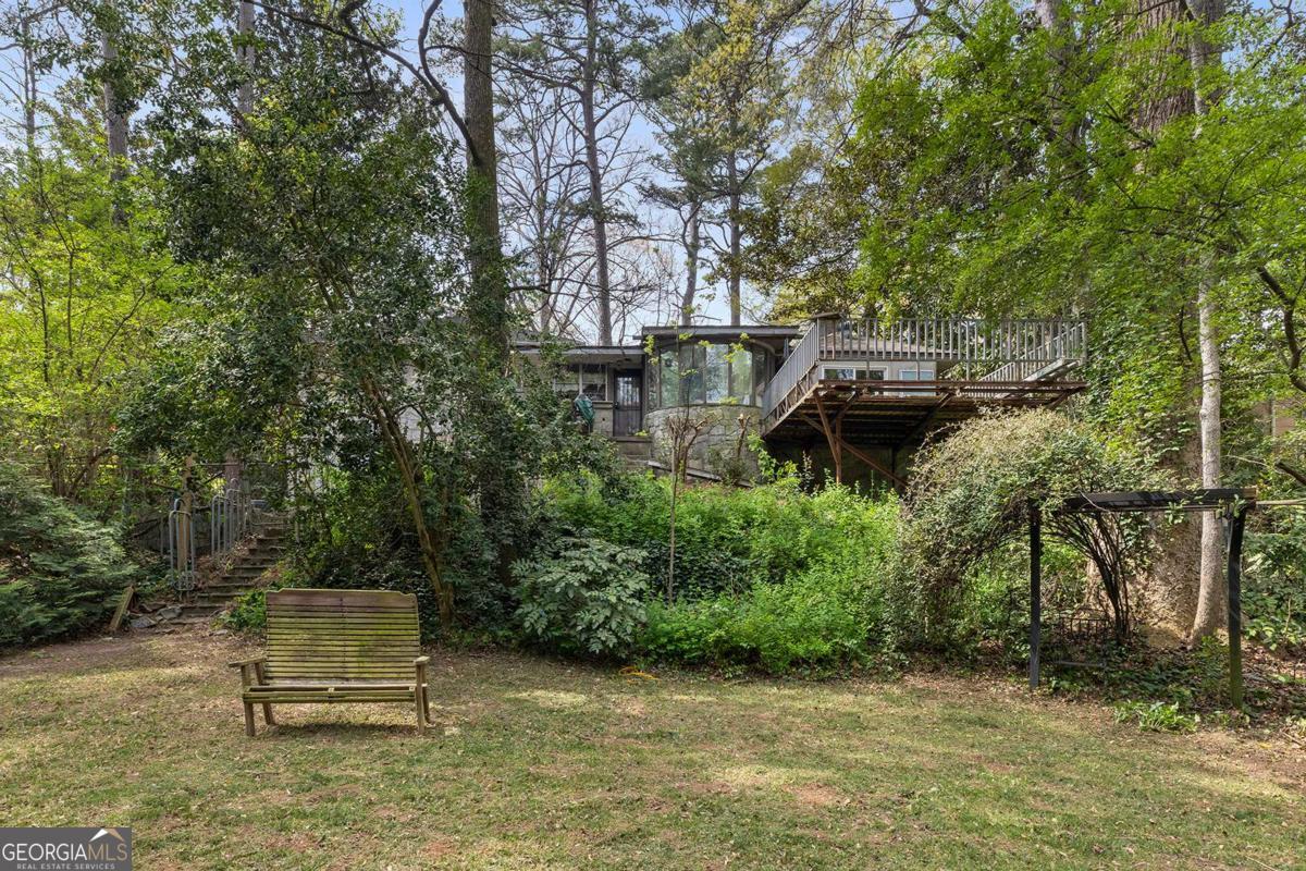 747 Lullwater Road NE