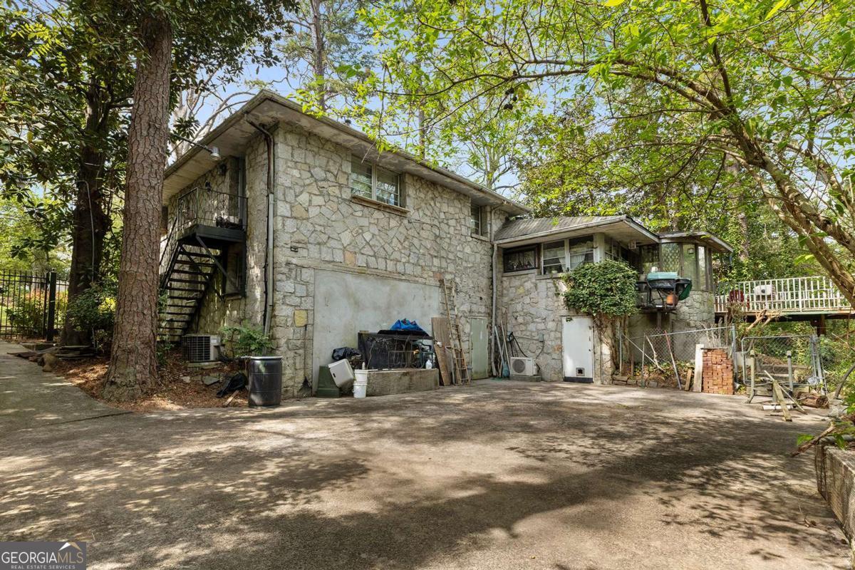 747 Lullwater Road NE