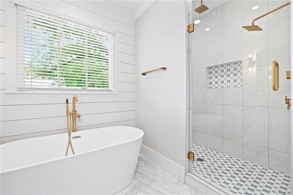 313 Sisson Avenue NE