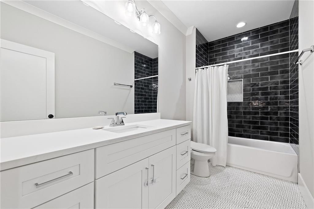 313 Sisson Avenue NE