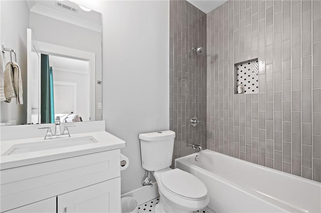 313 Sisson Avenue NE