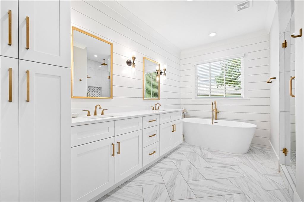 313 Sisson Avenue NE