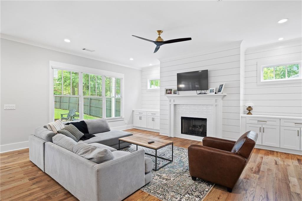 313 Sisson Avenue NE