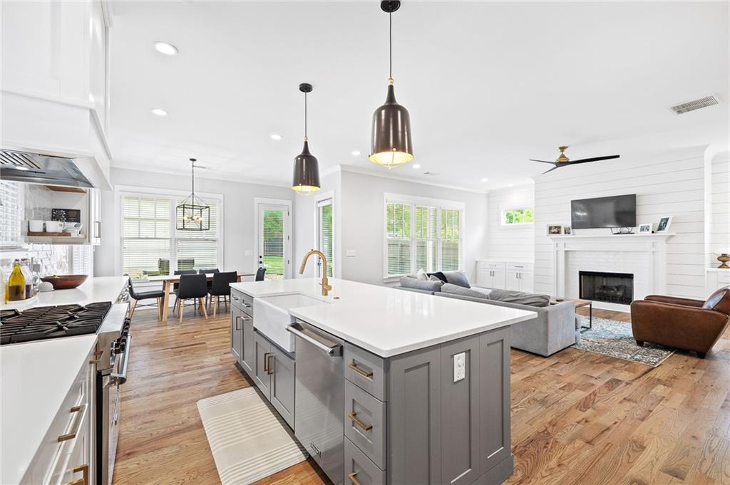 313 Sisson Avenue NE