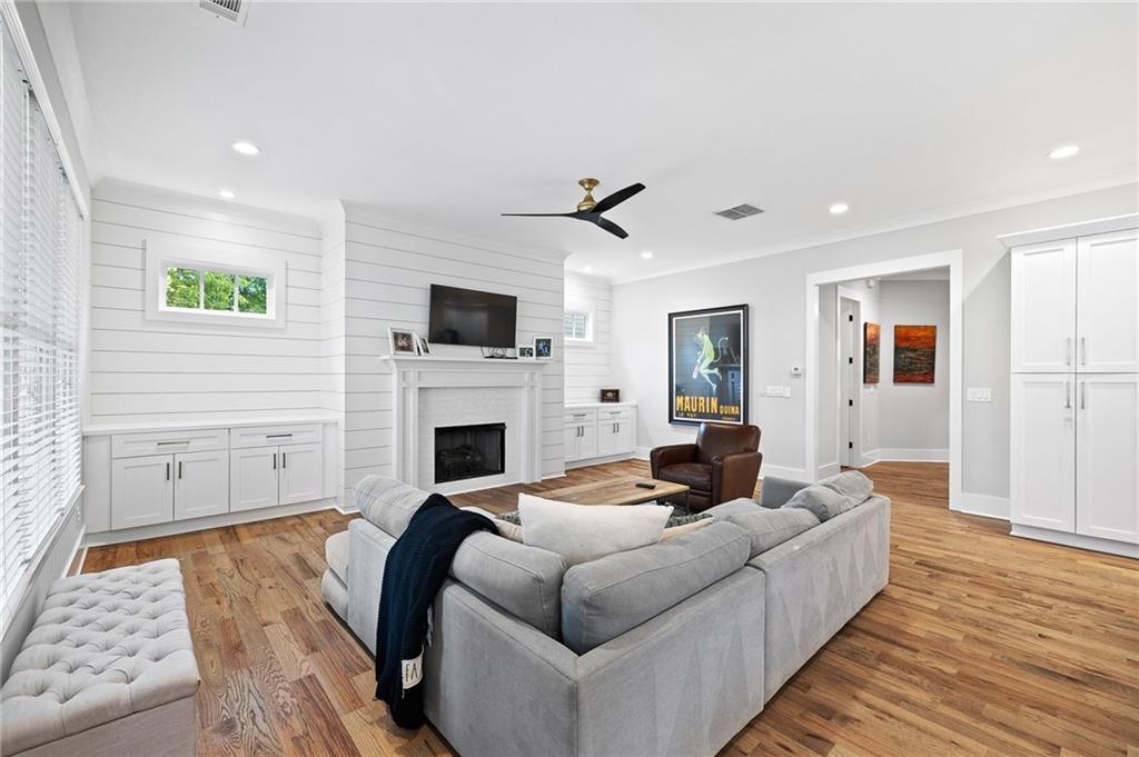 313 Sisson Avenue NE