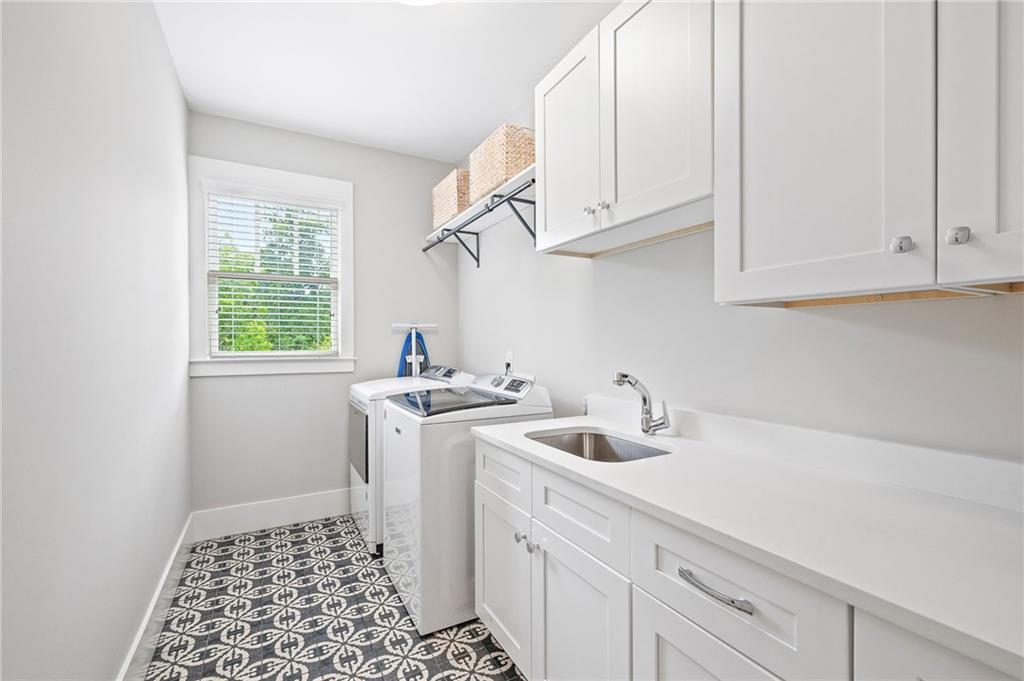 313 Sisson Avenue NE