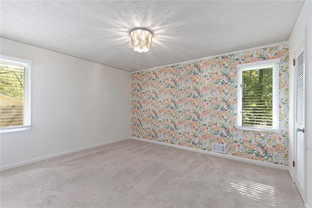 905 Hunterhill Drive