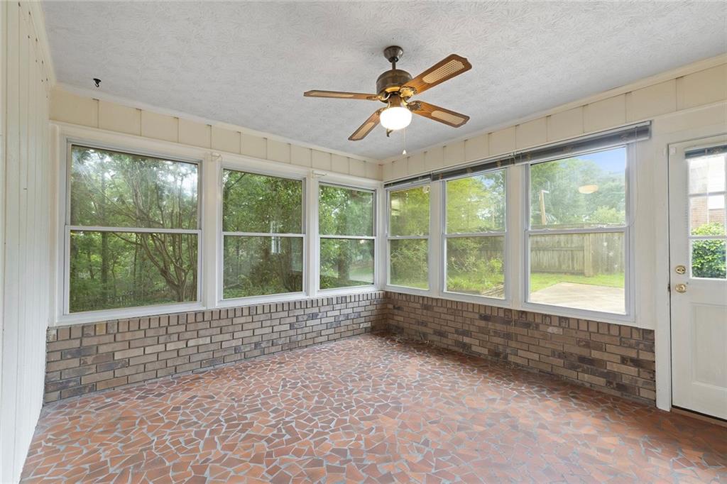 905 Hunterhill Drive
