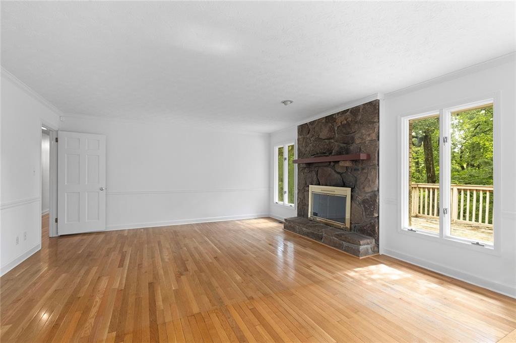 905 Hunterhill Drive