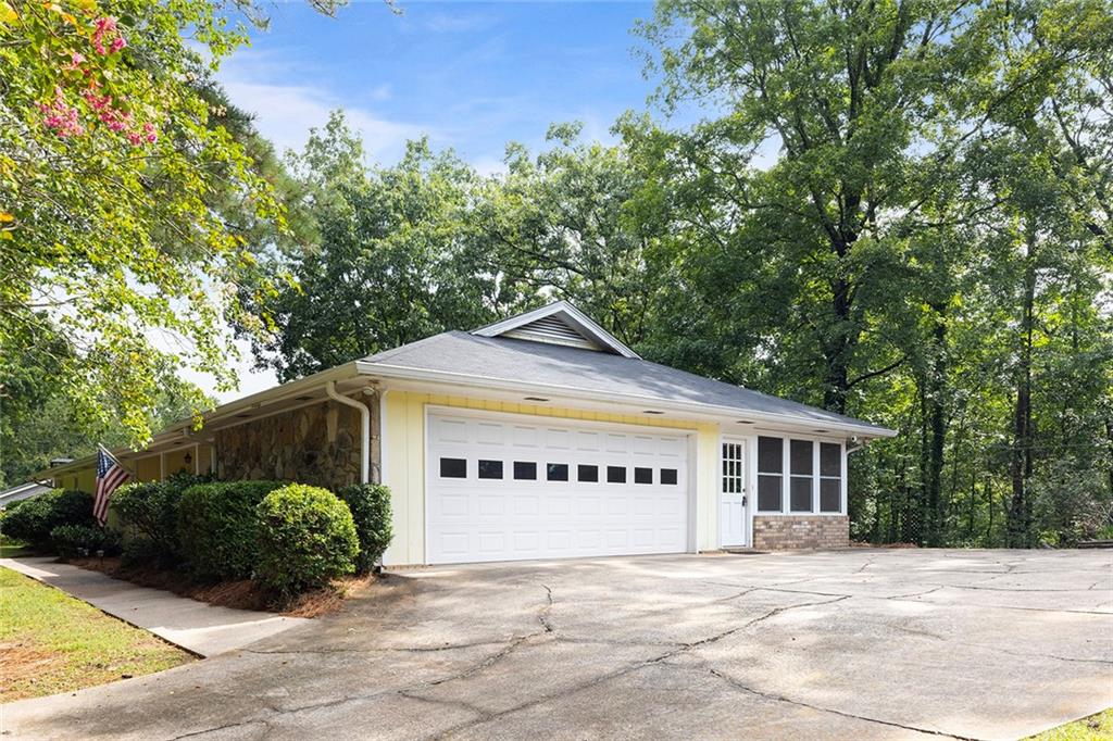905 Hunterhill Drive
