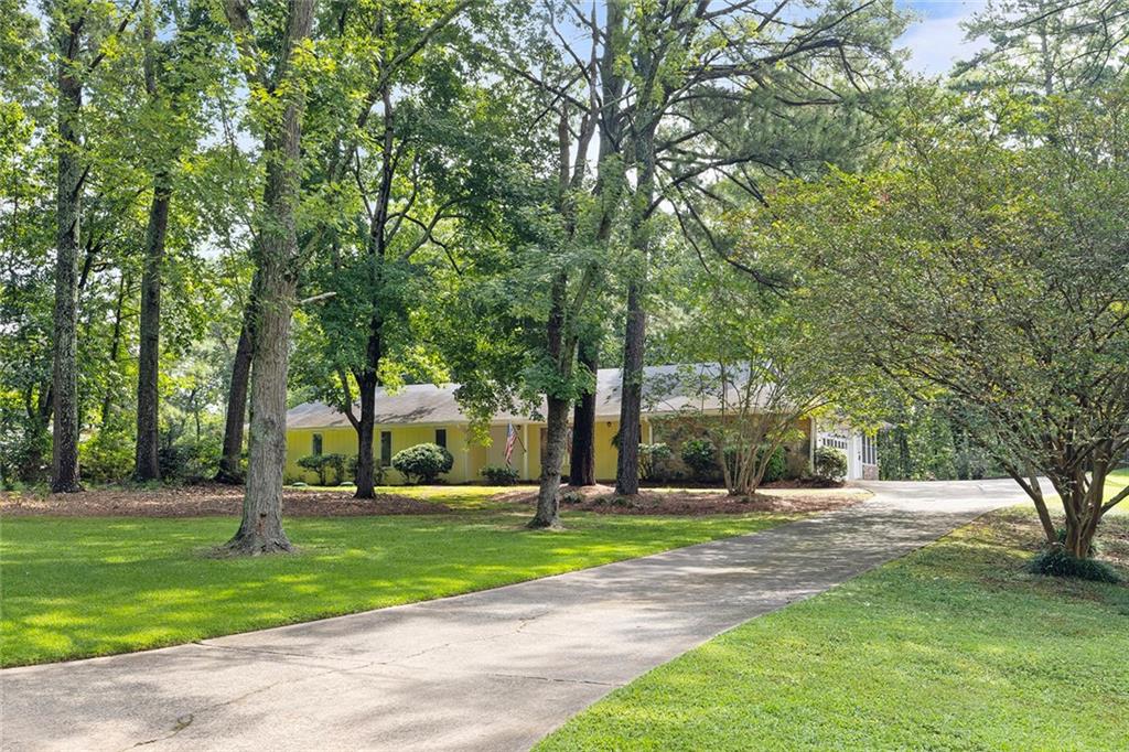 905 Hunterhill Drive