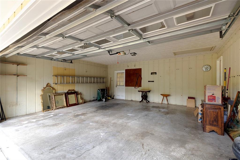 905 Hunterhill Drive