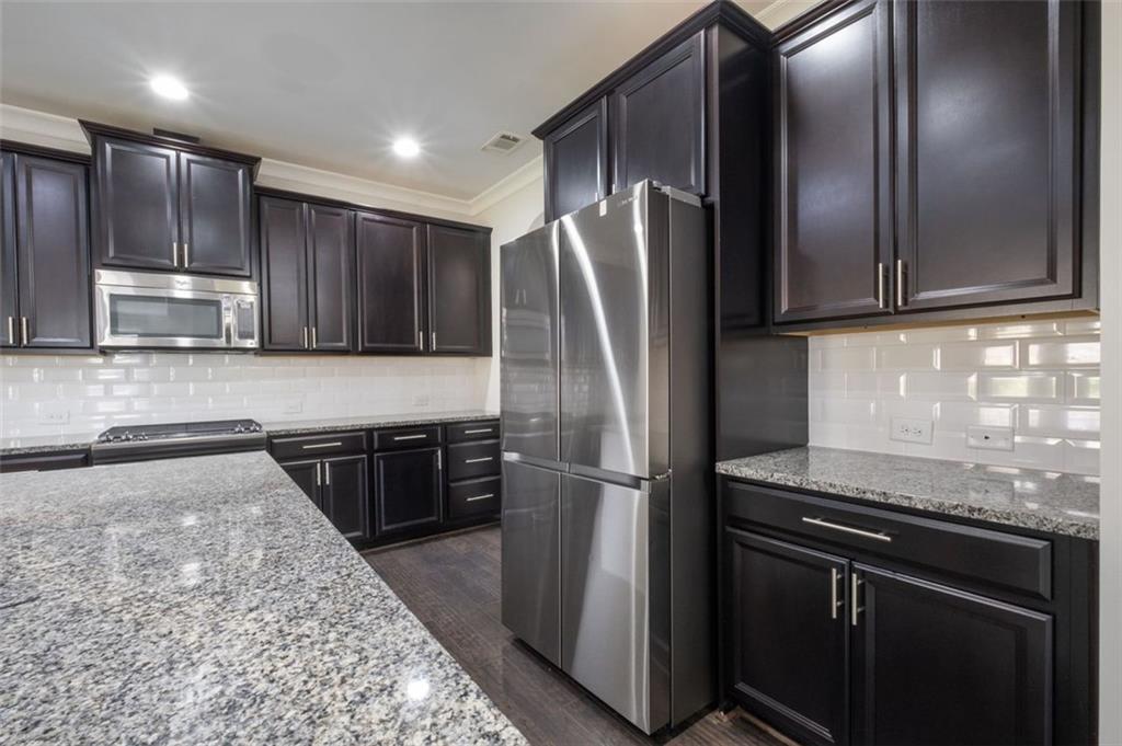 2166 DERBYSHIRE Drive SW