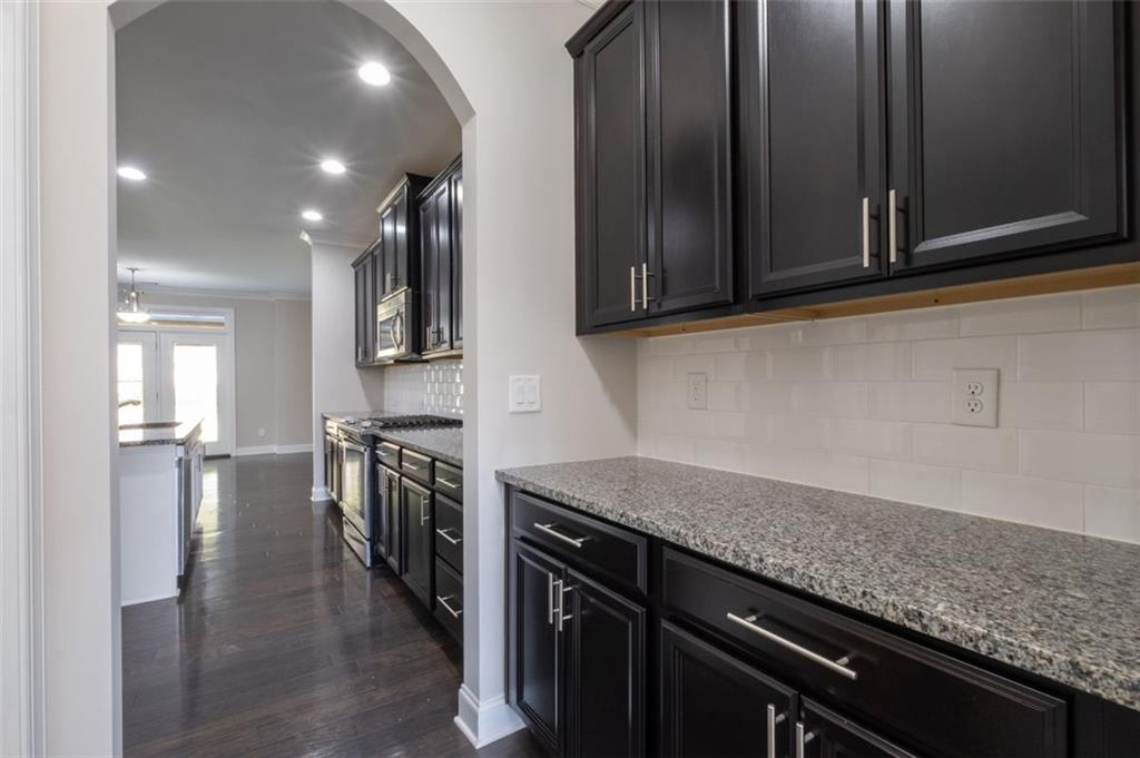 2166 DERBYSHIRE Drive SW