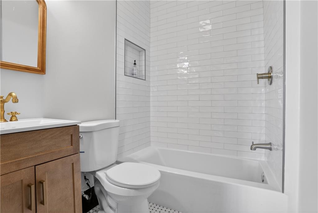 1238 Greenwich Street SW