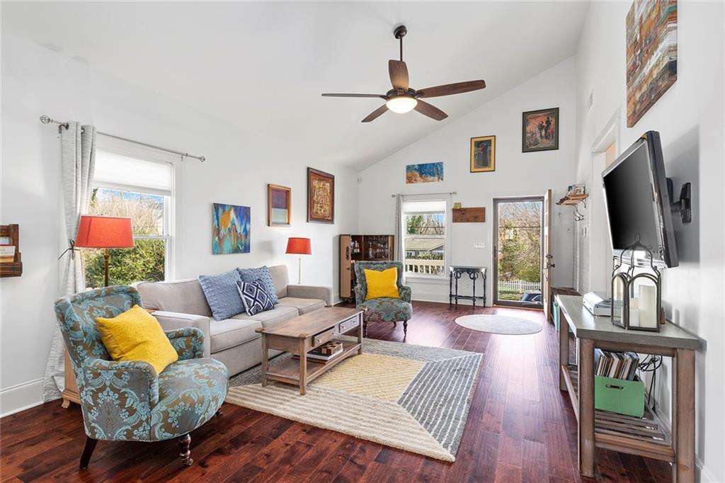 112 Wesley Avenue NE