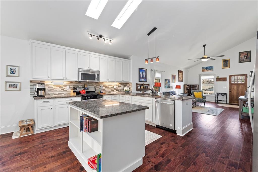 112 Wesley Avenue NE