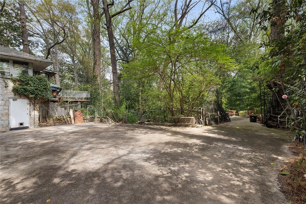 747 Lullwater Road NE