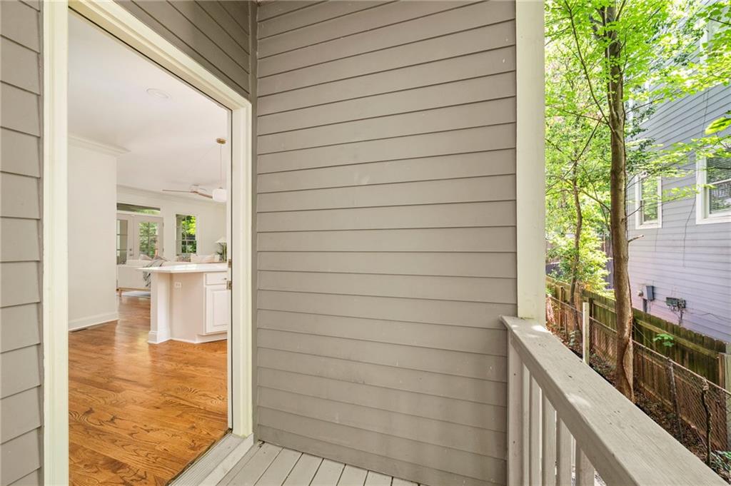 737 St Charles Avenue NE