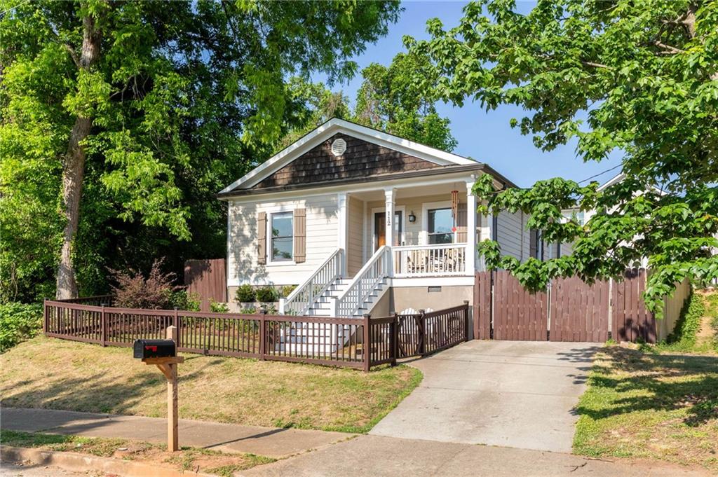 112 Wesley Avenue NE
