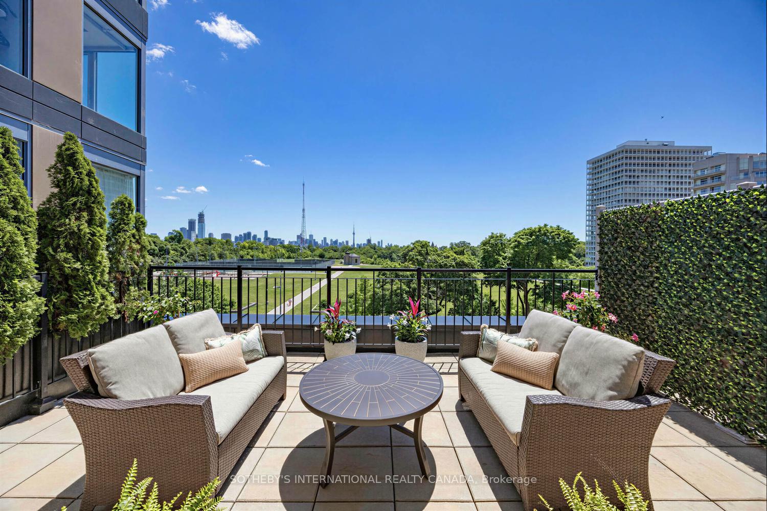 288 St Clair Avenue W TH2