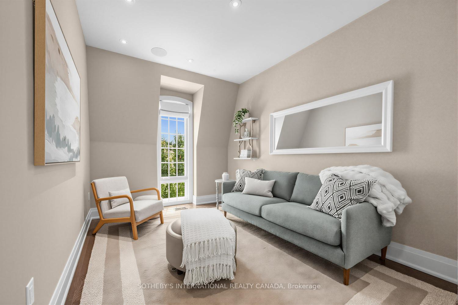 288 St Clair Avenue W TH2