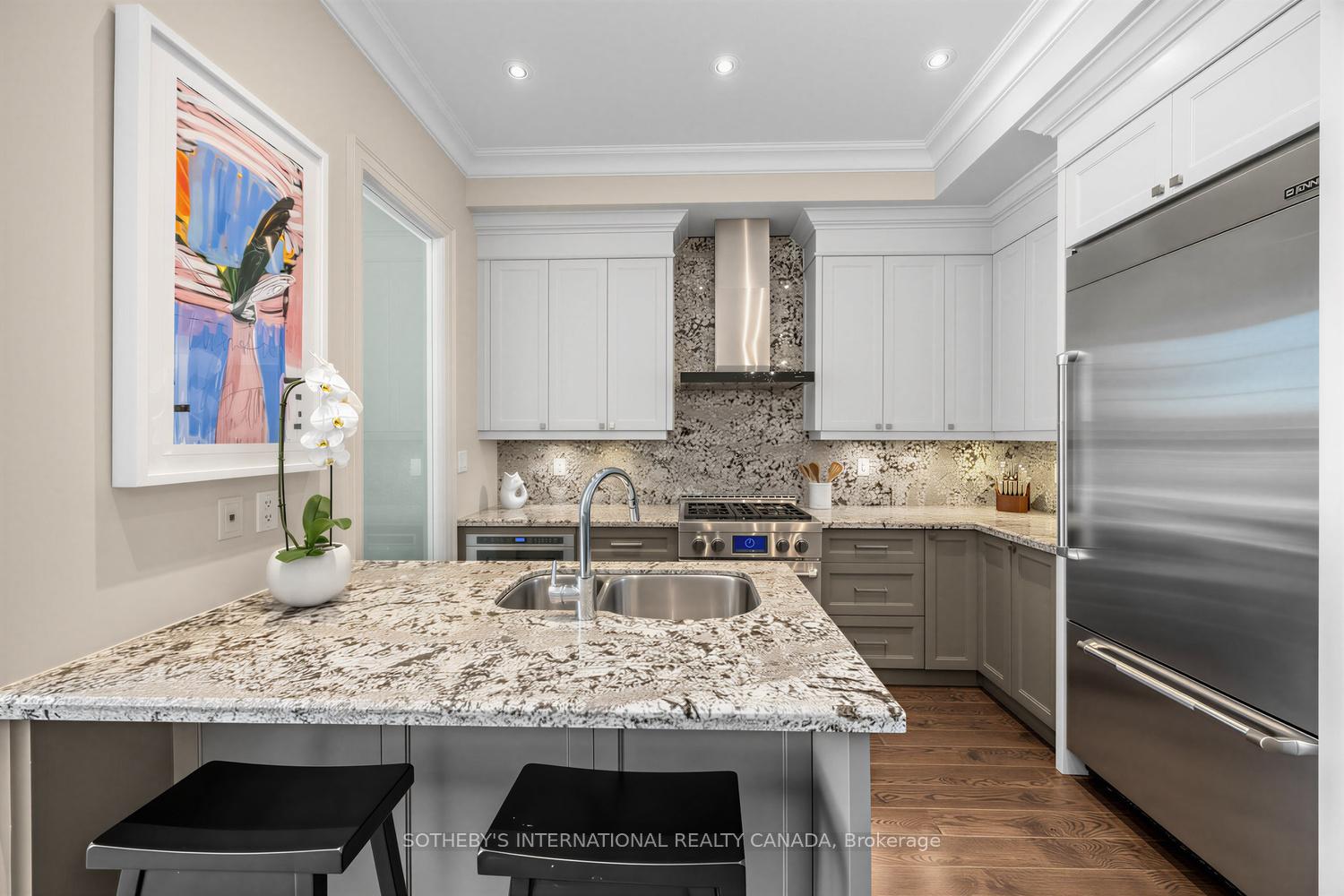 288 St Clair Avenue W TH2