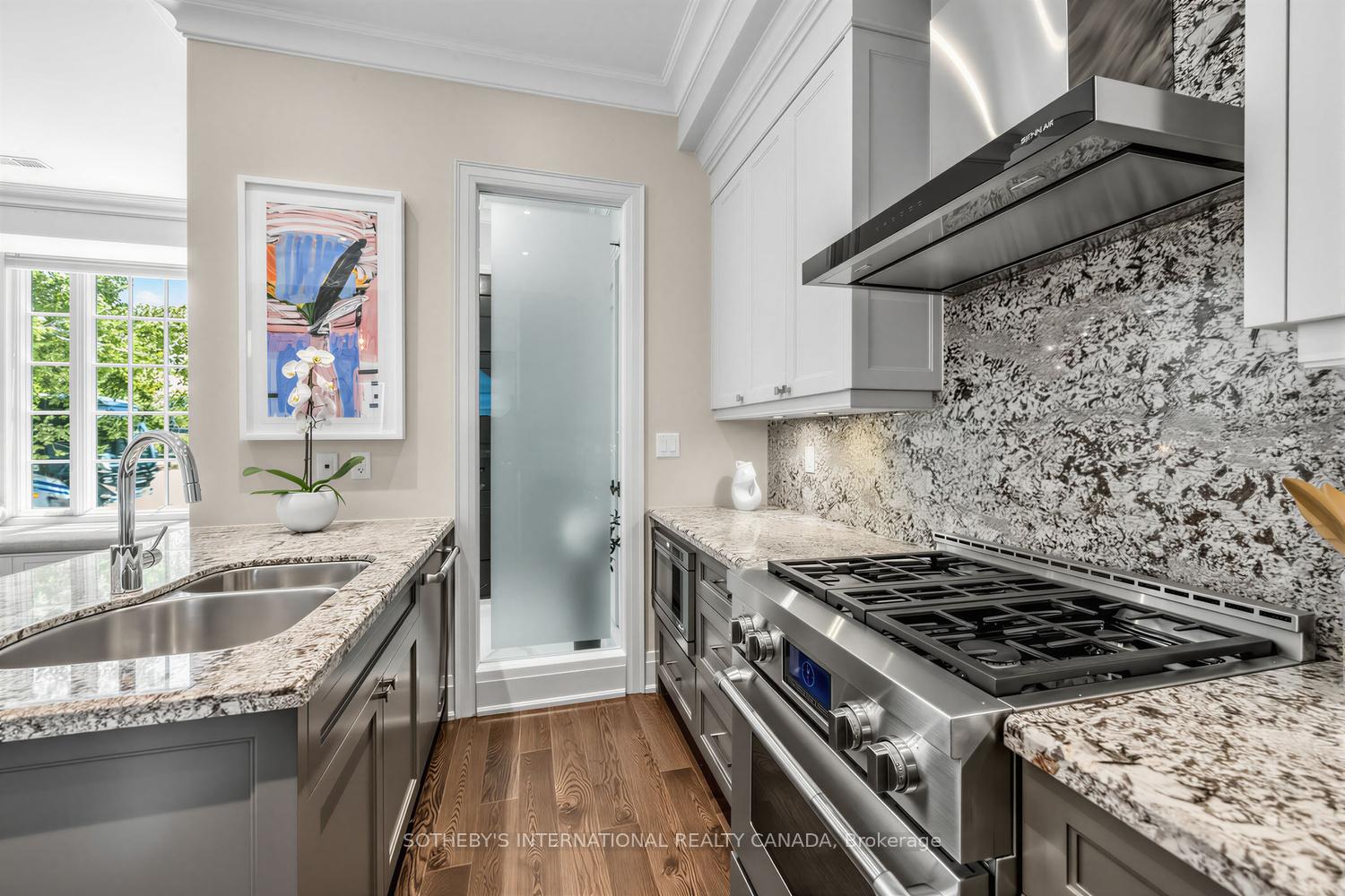 288 St Clair Avenue W TH2
