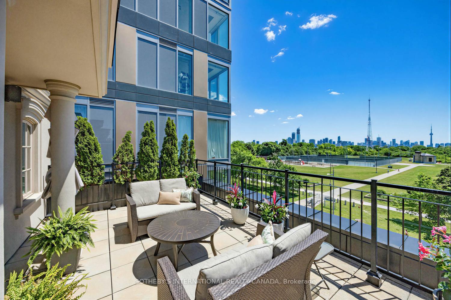 288 St Clair Avenue W TH2