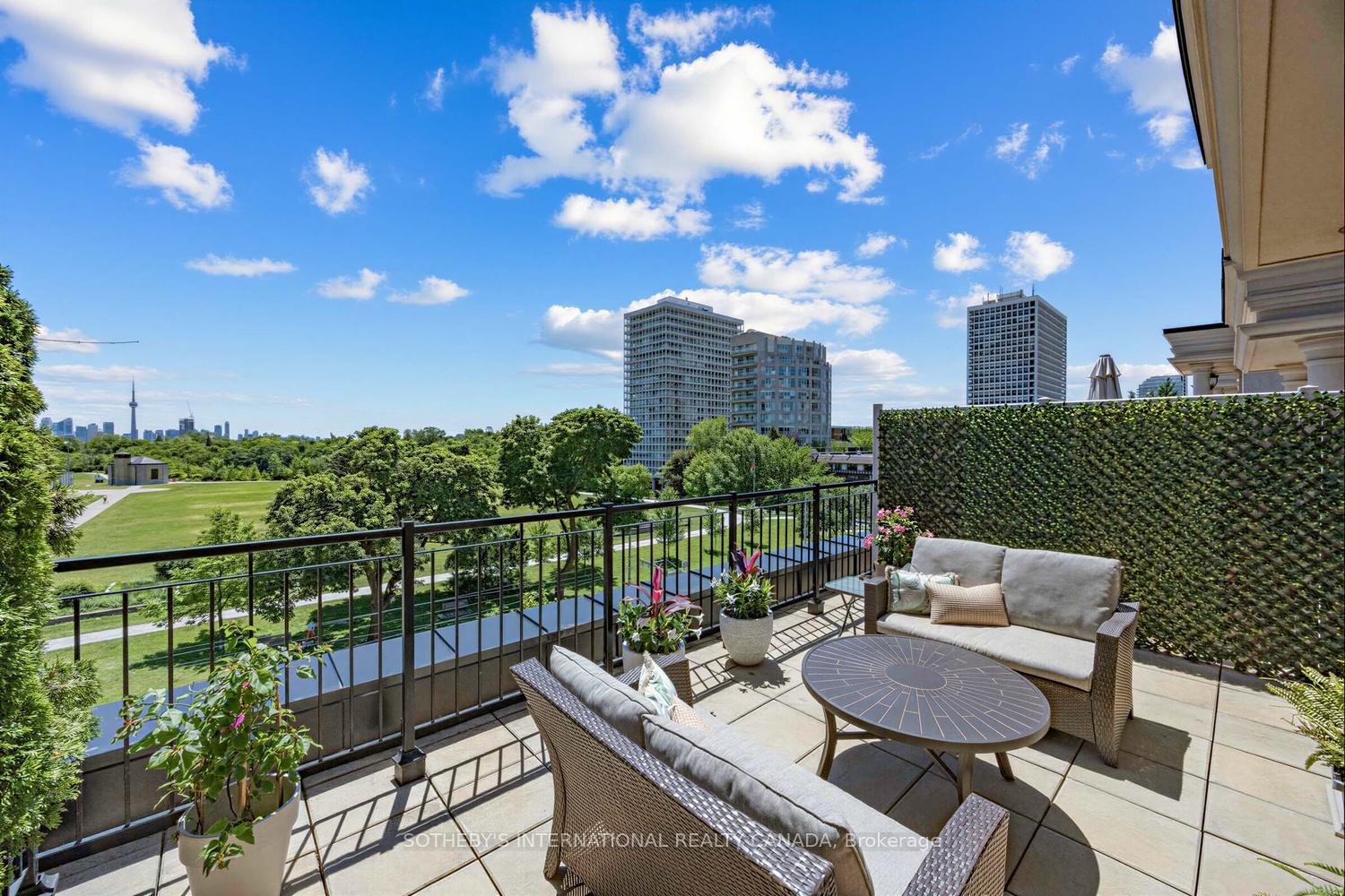 288 St Clair Avenue W TH2