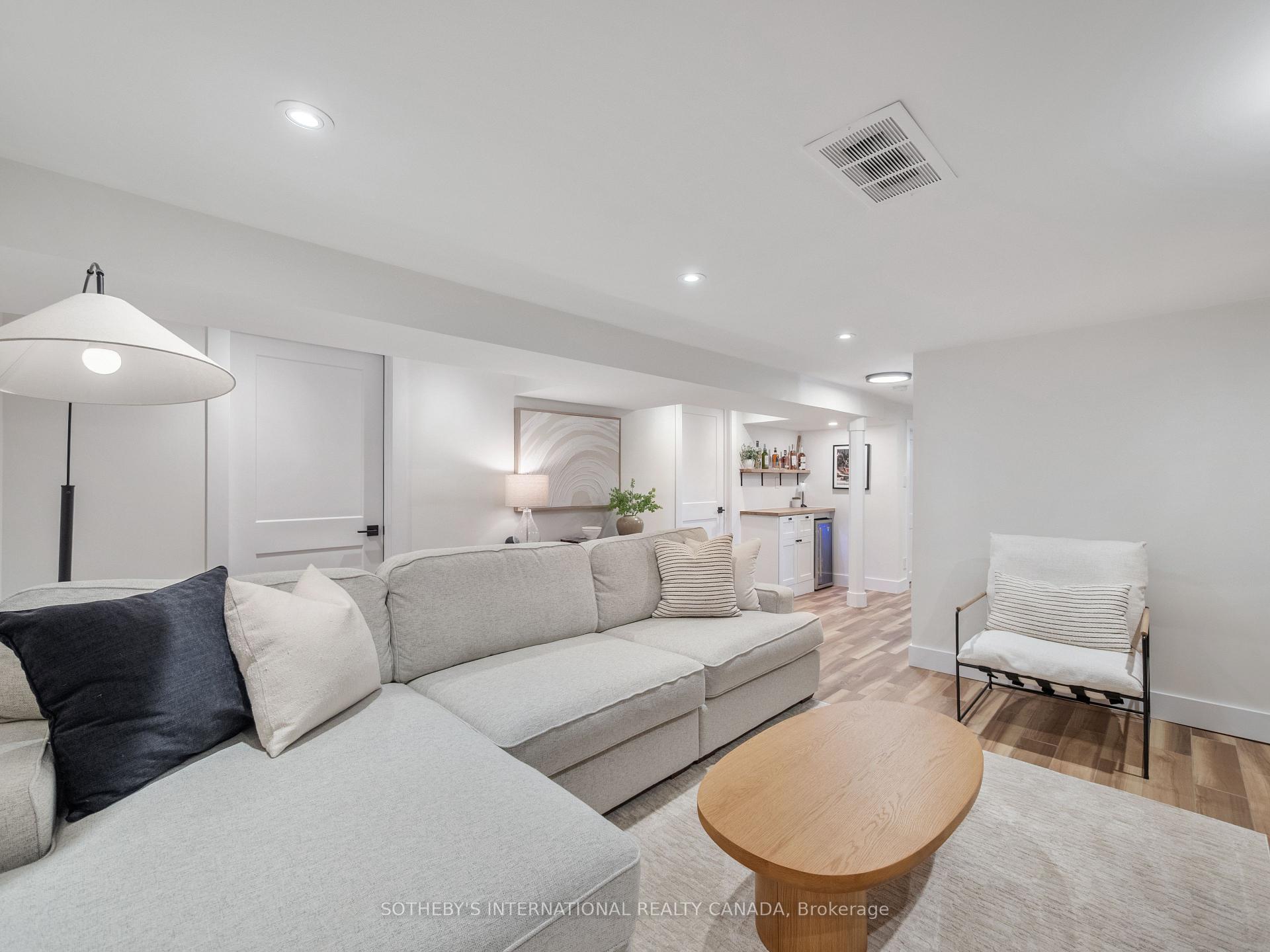 17 Sigmont Road, Toronto