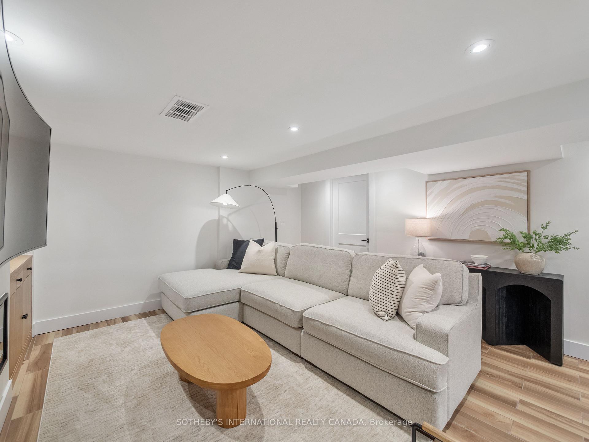 17 Sigmont Road, Toronto