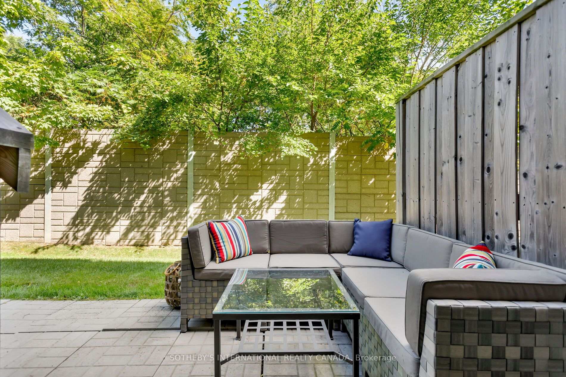 1127 Haig Boulevard 2