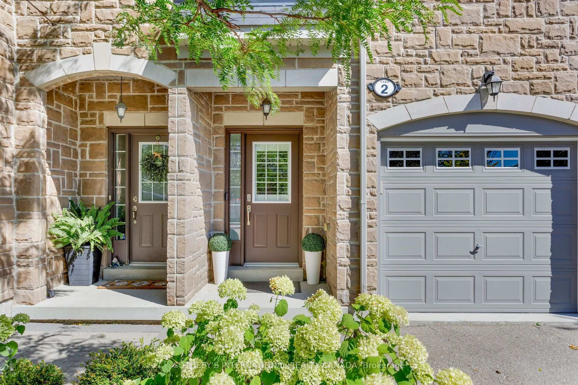 1127 Haig Boulevard 2