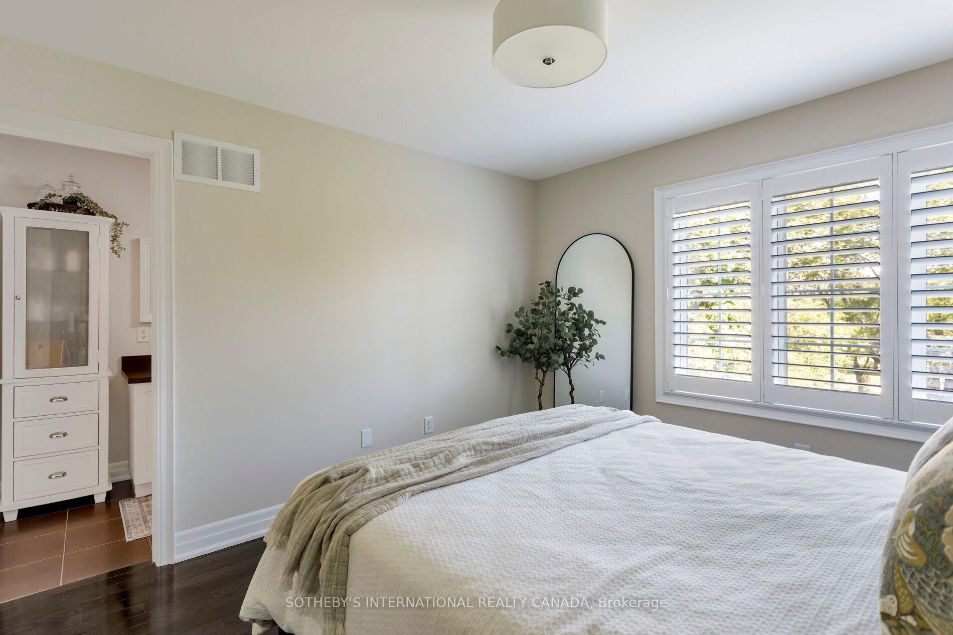 1127 Haig Boulevard 2