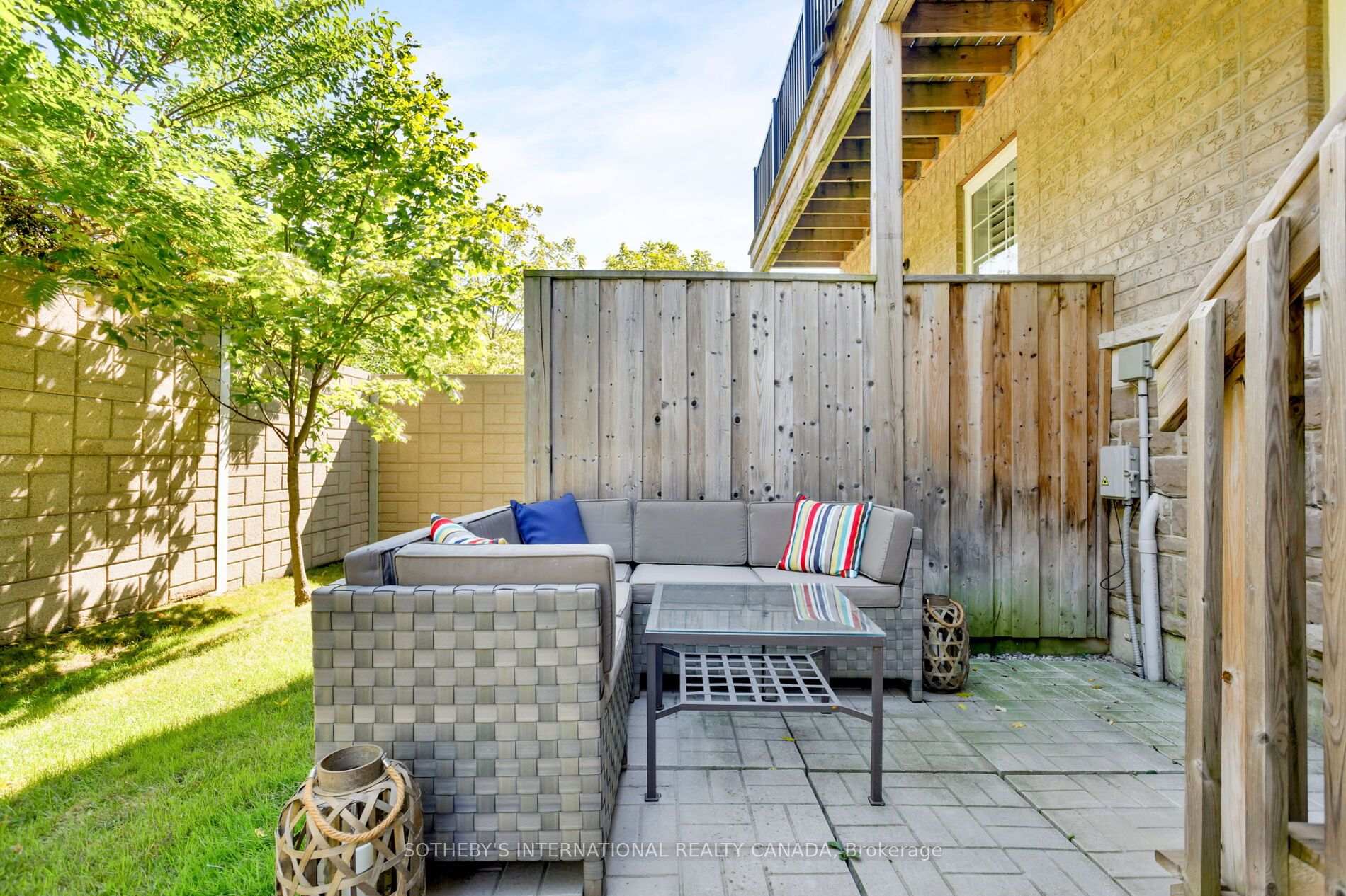 1127 Haig Boulevard 2