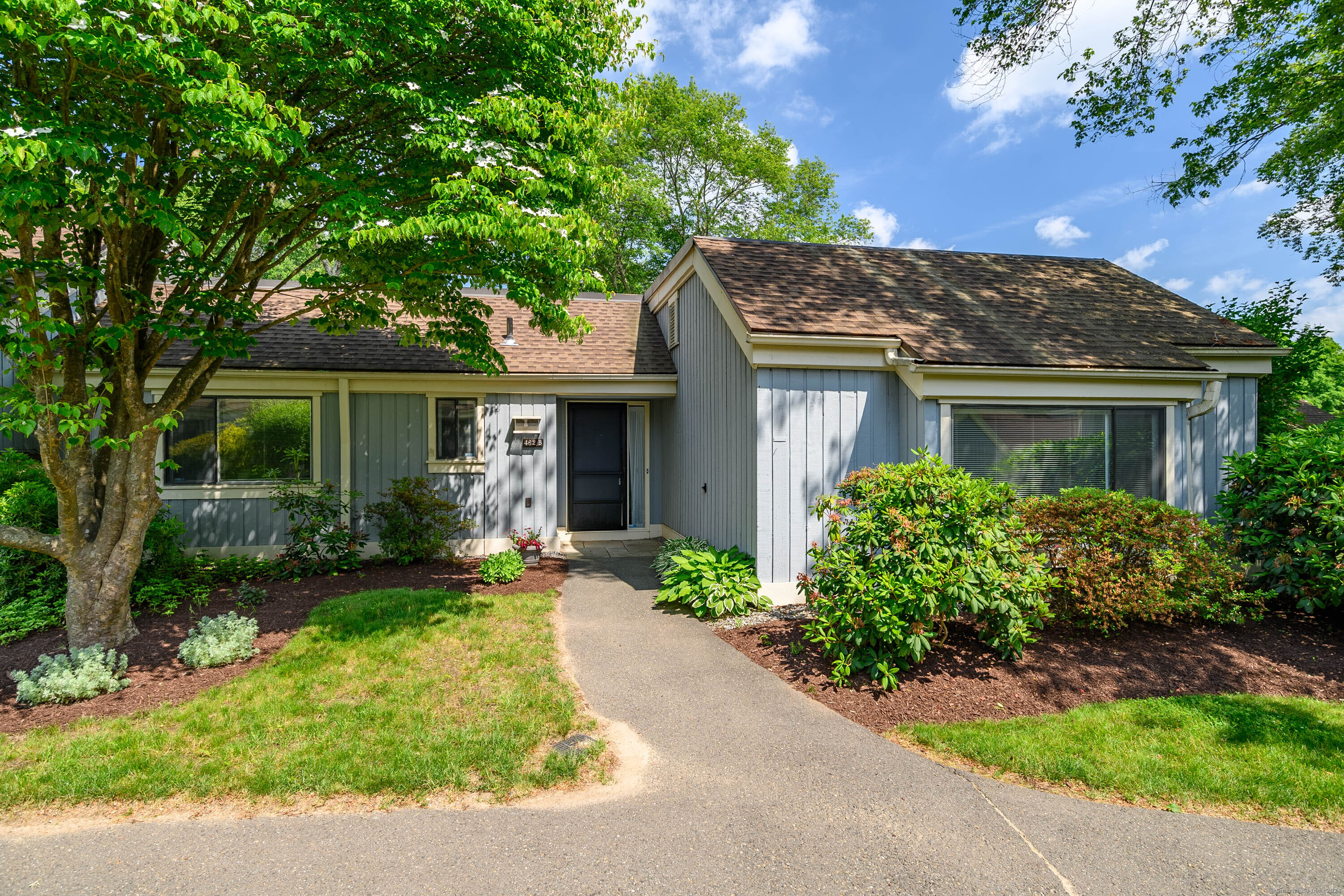 462 Heritage Village B