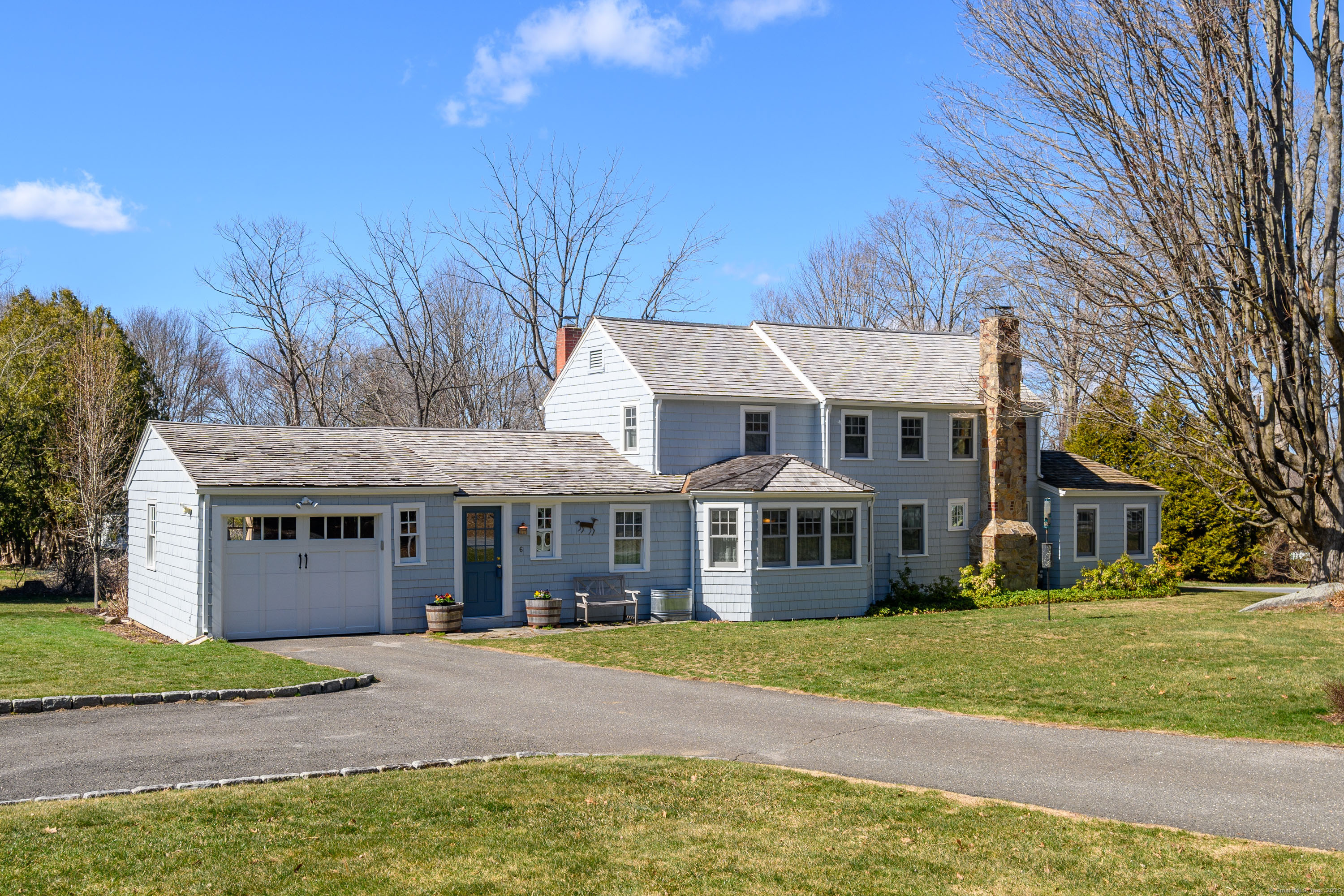 6 Cedar Hill Road