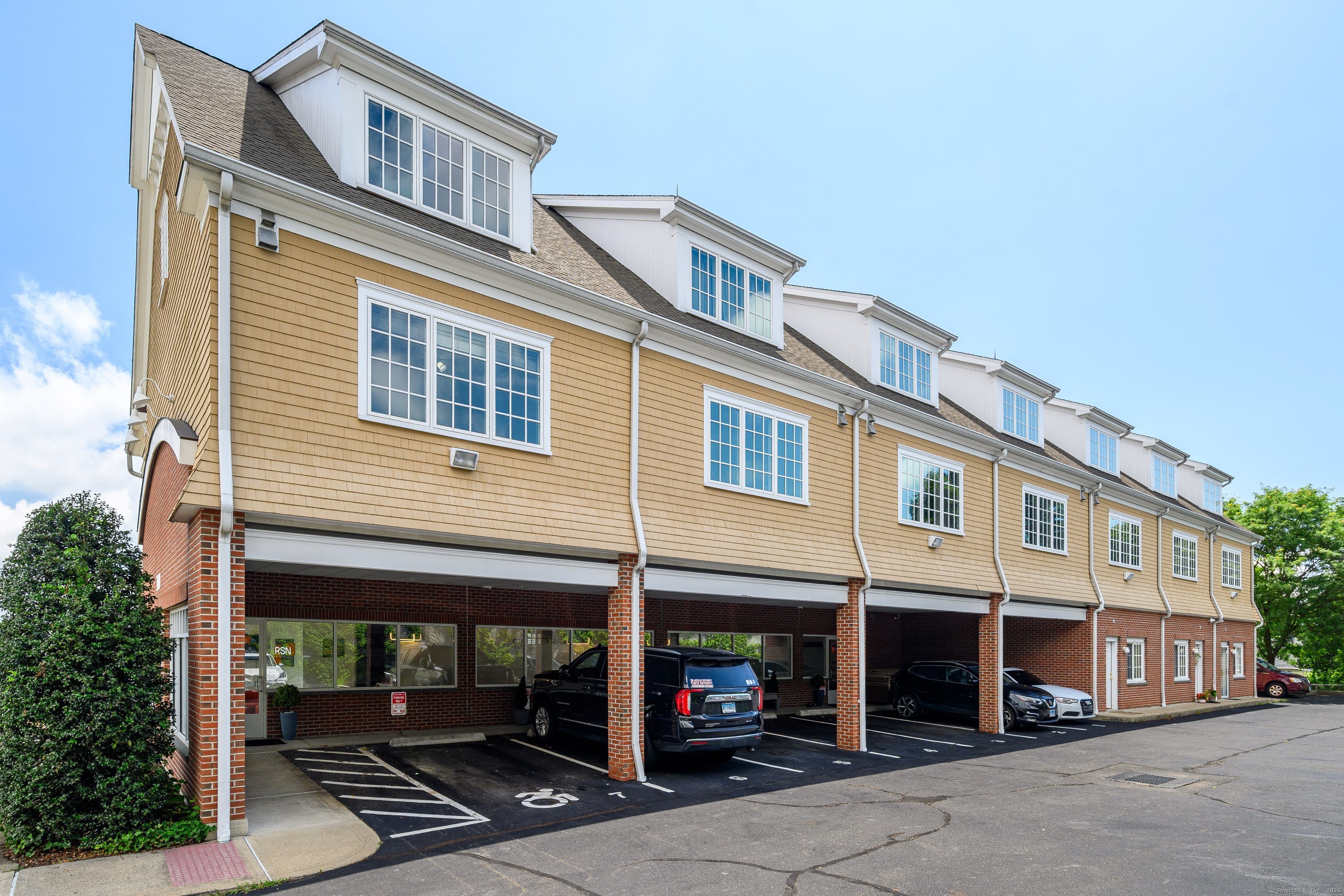 360 Westport Avenue 10